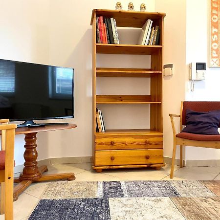 Booklovers Apartment Close To Center บราติสลาวา ภายนอก รูปภาพ